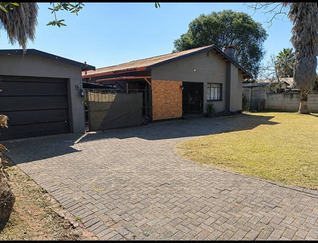 3 BEDROOM HOUSE FOR SALE IN VANDERBIJLPARK SW 1